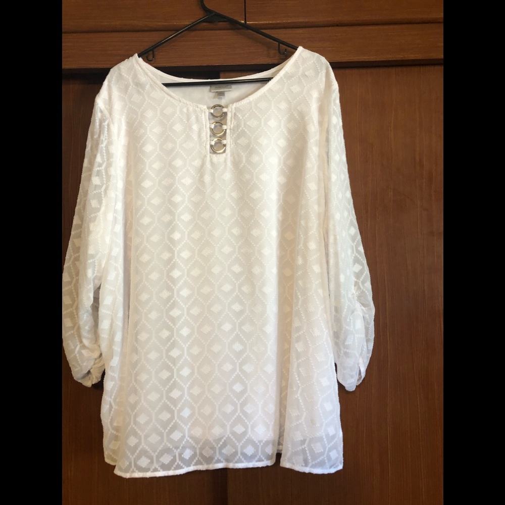 NWT AVENUE White Tunic Blouse with 3/4 Sleeves